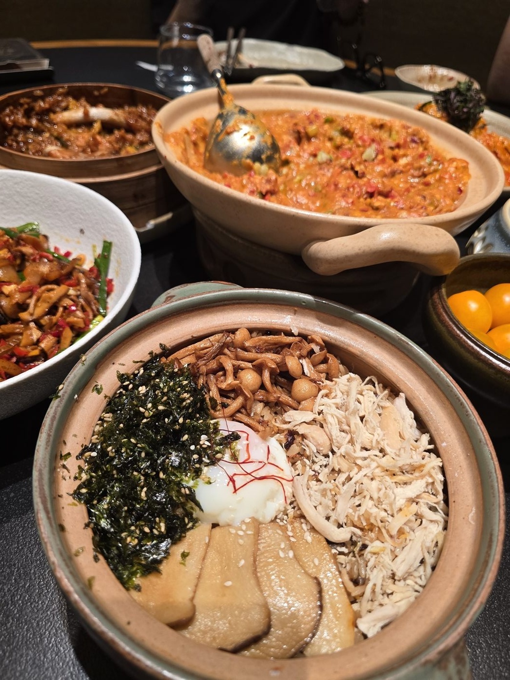 南京旅行照片,晚餐桌上的拌饭和热菜